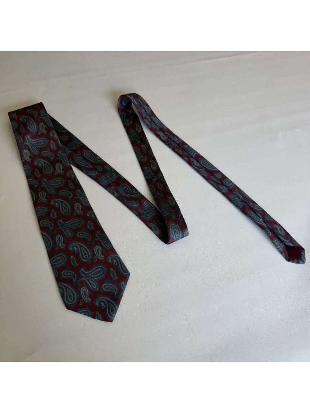 Marc Lewis red and blue paisley 100% silk necktie made in Italy
